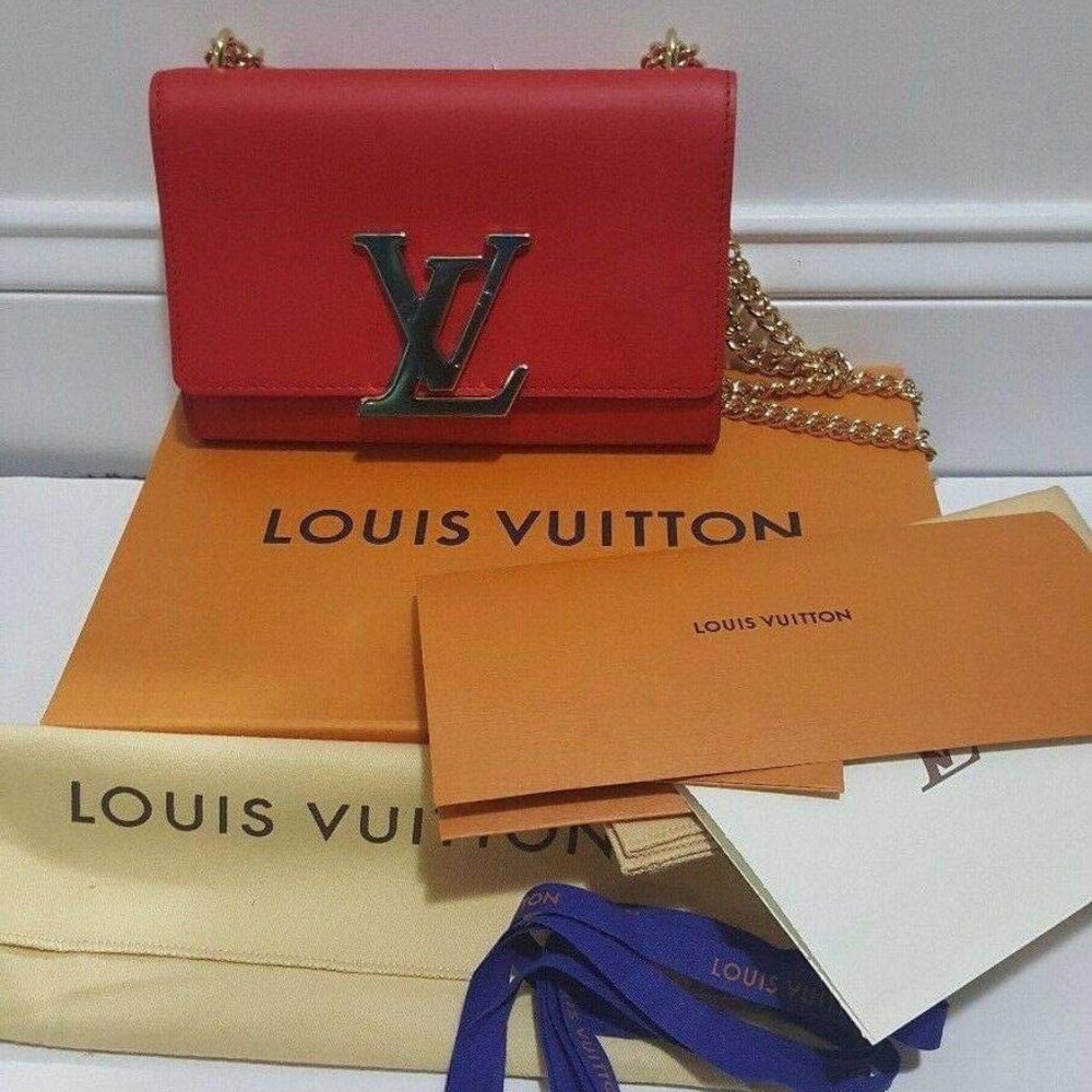 New 100% Authentic Louis Vuitton RED CHAIN LOUISE MM Leather Purse
